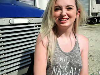 Lexi Lore gives Jesse Black outdoor blowjob to get a ride