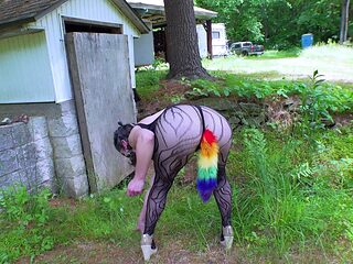 Amateur ass rammed outdoors