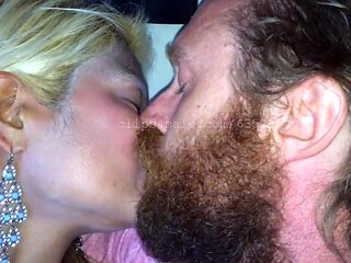 Pulled amateurs close up car sex