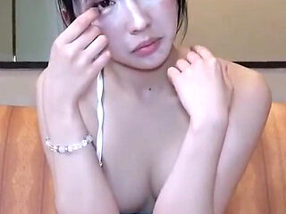 Petite Beauty in a School Swimsuit Cosplay Stole the Spotlight with Her Bold Charm and Unforgettable Expressions