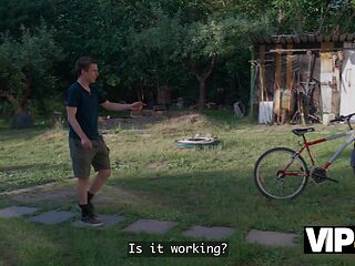 Daddy fixes bike while daughter gives steamy blowjob