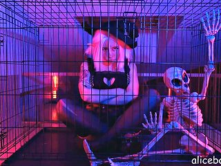 Alice Bongs Halloween Cosplay: Pussy Pounded for Witch
