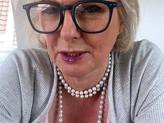 Mature blonde granny loves to masturbate her puss