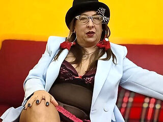 Veronica Rossi Official - Italian MILF with Huge Booty Masturbates in Glasses Homemade Solo