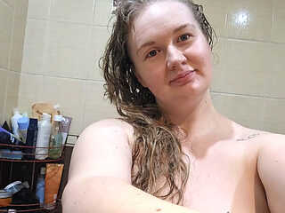 Busty BBW Gets Horny and Masturbates in the Bathroom