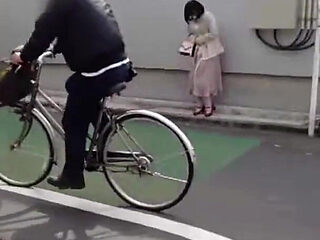 Public Ripple - a Sensitive Cutie Shows Her No-hands Trick on a City Acme Walk Chapter-1