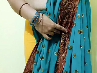 My friend wife wearing saree and remove