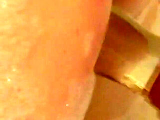 Bathing brunette teen pussy toying solo