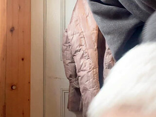 Pissing Pussy on the Toilet Sexy Hana Chan Cute Girl Petite