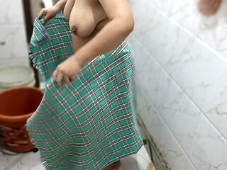 Home Made Mms Video in a Loud Campaign in a Naked Shower
