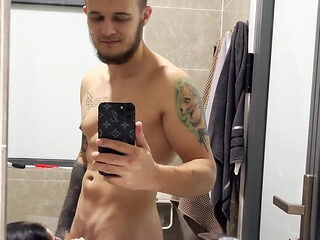 Blowjob in Shower
