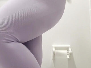 In the Toilet Bouncing Holding My Wee as Long as I Can Pissing My Leggings