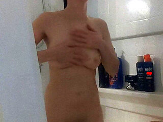 Spinny Duckyy Gets Clean