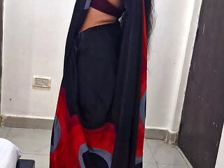 Desi Woman Fucking Video in Sexy Saree and Lingerie with Multiple Shot in Different Angles