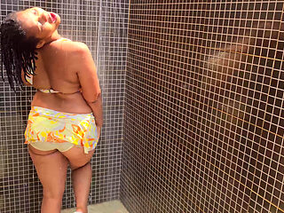 Squirting in Her Swimming Pool Full Video 4K Quality