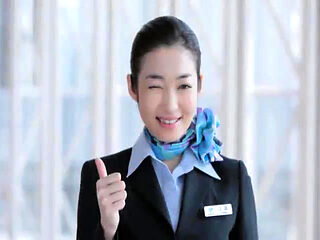 Elegant Flight Attendant Ryu Delivers a Performance Filled with Beauty and Passion - 3