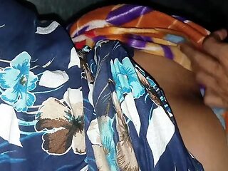 Desi gao ki ladki ki mms hue leak apne ghar me apne boyfriend se chud rhi thi.