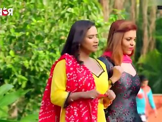 Indian MILF Explores Episode Car With Handjob Passion