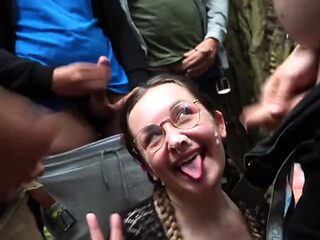 de bonnes queues d inconnus a vider en foret