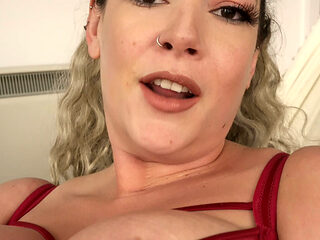 Giantess Sets a Tiny Trap