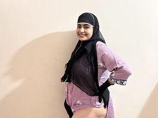 student fucked a beautiful Muslim teacher when she came to his home to complain hindi video