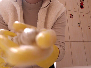 My Stepsister in Yellow Dishwashing Gloves Takes a Bath with a Dildo and Lots of White Foam and Soap
