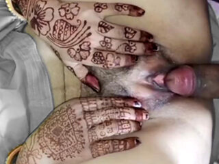 Quickie creampie in unshaved Indian pussy