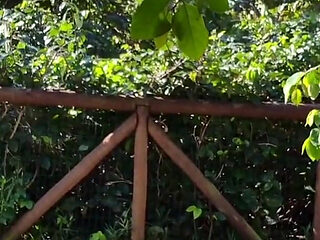 Risky Handjob for a Hot Babe in the Park!