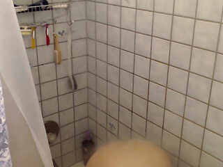 Shower Cam: Girlfriend in Parents Shower