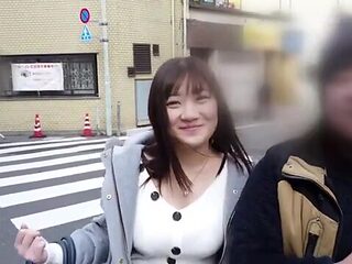 Kカップ巨乳巫女が変態おじさんに巨乳揉みしだかれて熱いキス