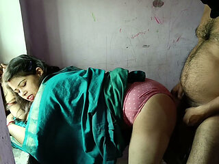Are There No More Rooms in the Hotel? I Have to Share a Bed with My Stepmother.