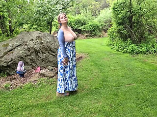 HOT MOMMY ONLYFAN Video Content BIG TIT Backyard Peek COMPILATION