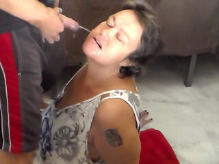 John is peeing inside Jen's mouth