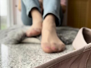 Flexible foot fetish masturbating with feet and hands