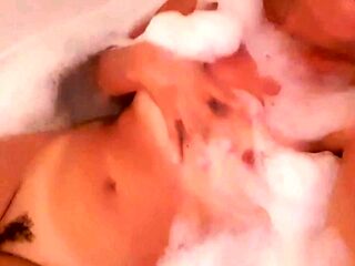 Deutsches Teenie-Badewannenmasturbation ASMR
