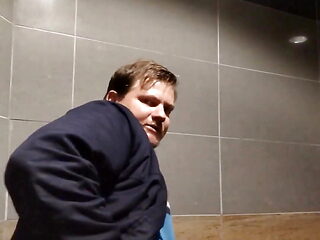 Jerking off in Public Toilet for Fans