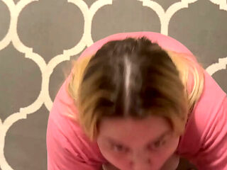 Juicy BBW Amateur MILF Gives Blowjob with Big Natural Tits