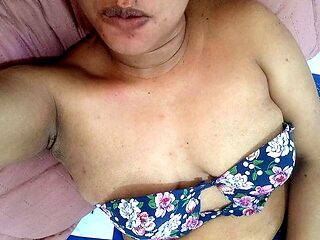 Hot stepmom Lapotracaliente gets squirting assistance from her vibrator