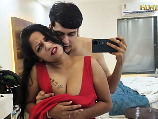 Big Boobs Bhabhi Ji in Red Saree Gets Fucked Hard in Hotel