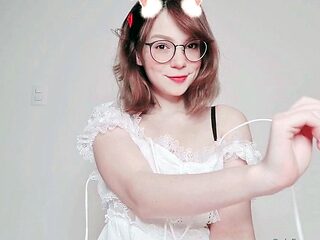 Amateur Webcam Cute Teen Plays Solo with Big Dildo