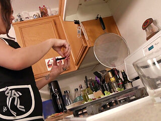 Office Pizza Party Giantess Featuring Sinn Sage