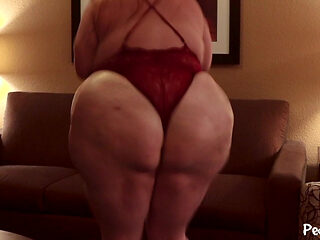 Julie Ginger Oily Ass Twerking