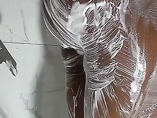 Sucking a Big Dick in the Shower, I Got Really Excited and Asked Him to Fuck Me.