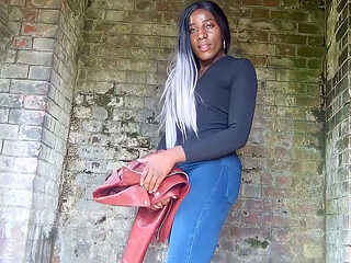 Taller and Slender Black Babe in Tight Jeans Flashes and Changes Outside
