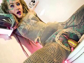 Alternative TATTOO model solo PISS action