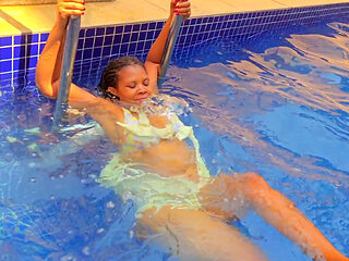 Rich Woman Masturbate in Her Swimming Pool