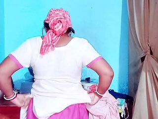 Desi babe Apki Randi gets wild in the car