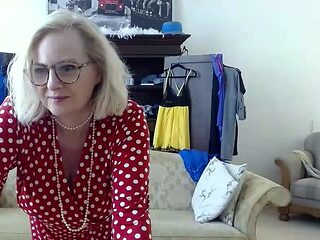 Blonde solo jerking off