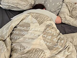 Hot wife gets fucked and creamed on while sleeping