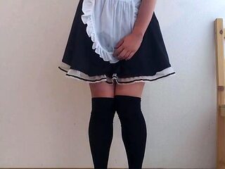 Cosplay Japanese Maid Pees in HD Homemade Video